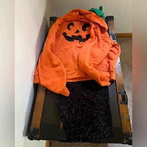 Women’s Halloween Tall and Curvy Leggings and XL Sweatshirt